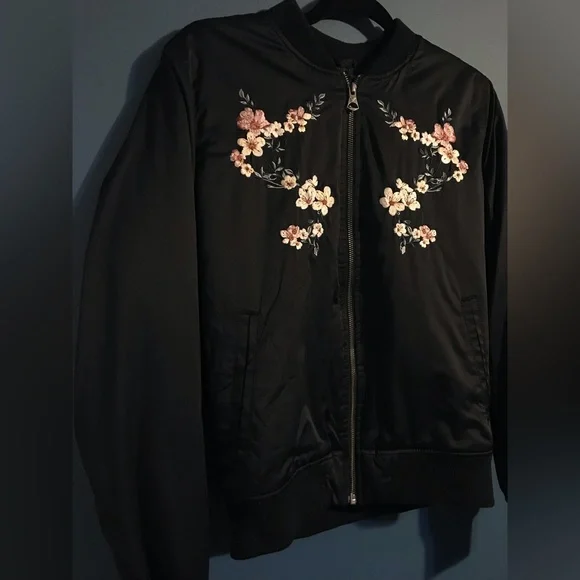 AEO- Womens Floral Embroidered Black Bomber Jacket - Picture 3 of 9